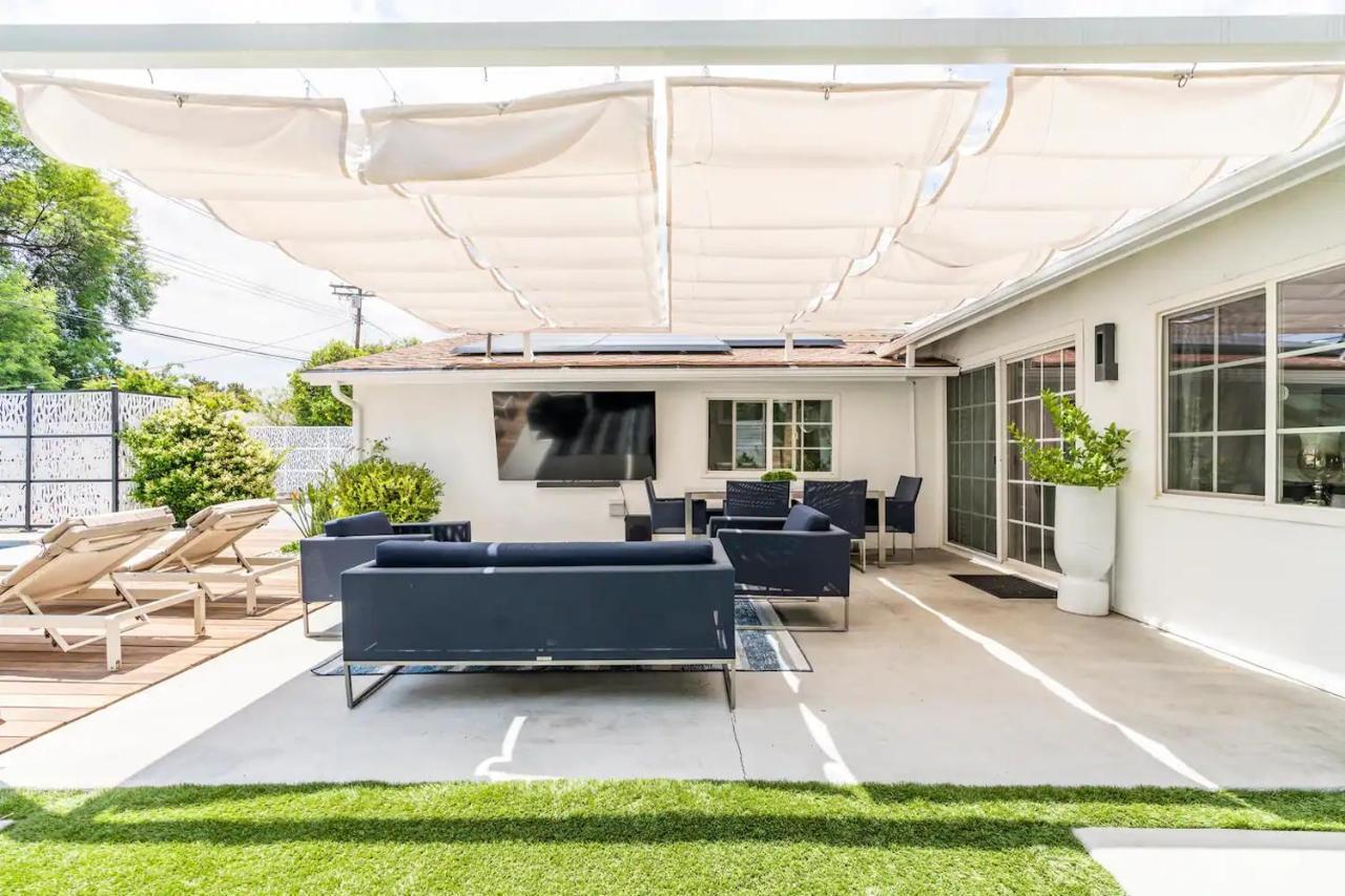 New Luxury Entertaining House With Pool Sauna Tesla Charger Pets Holiday home *