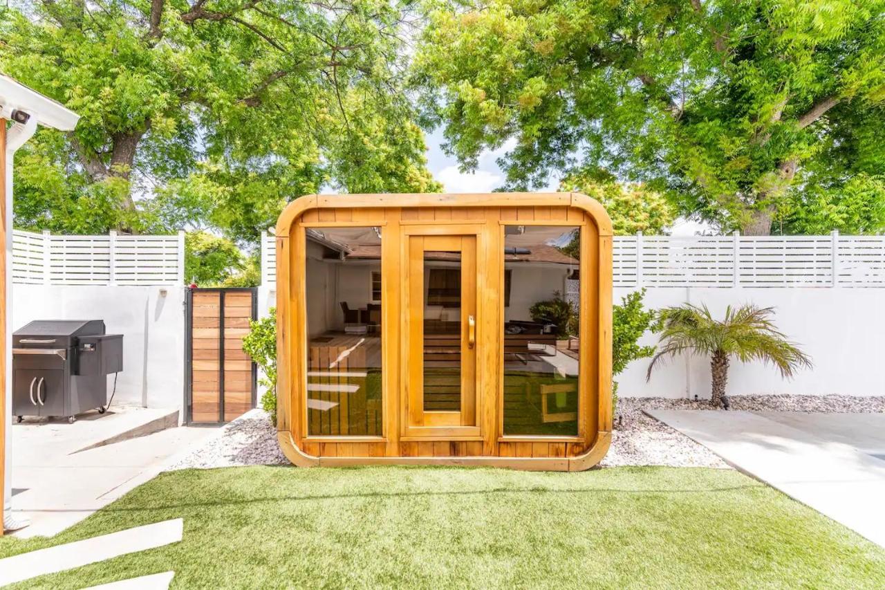New Luxury Entertaining House With Pool Sauna Tesla Charger Pets Holiday home