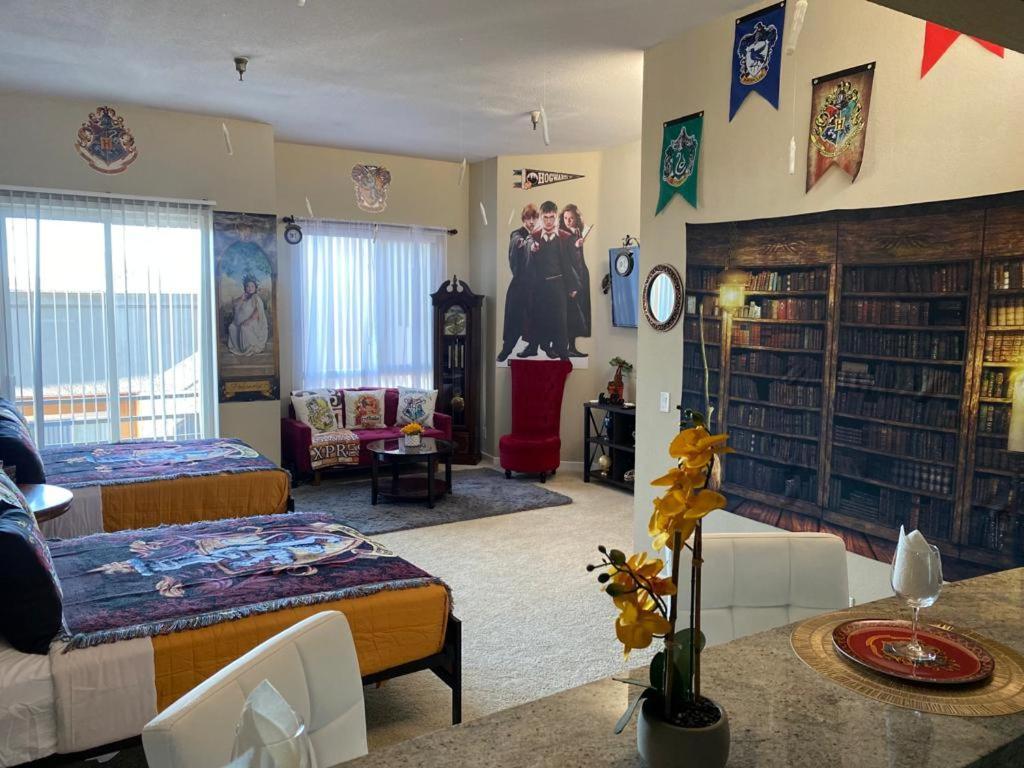 Mario, Harry Potter, & Not Themed Loft Universal 10min Loft Apartment *