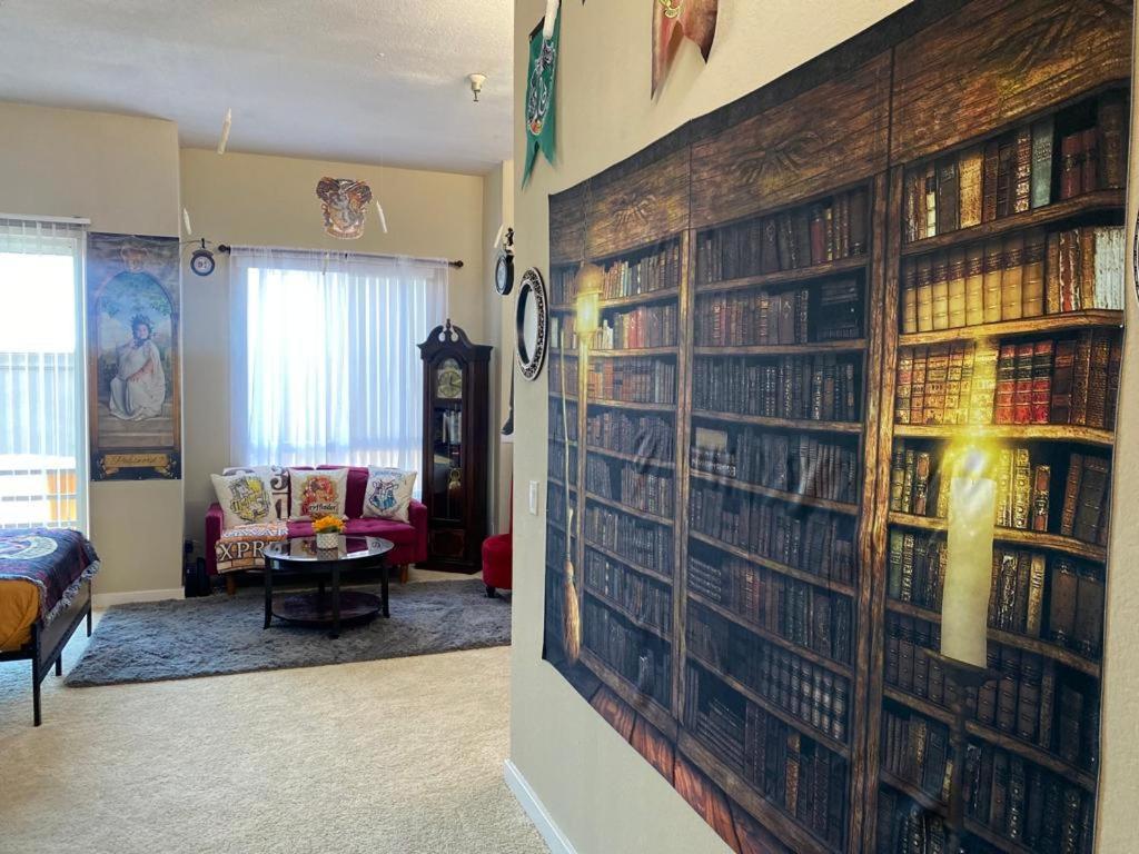 Mario, Harry Potter, & Not Themed Loft Universal 10min Loft Apartment *