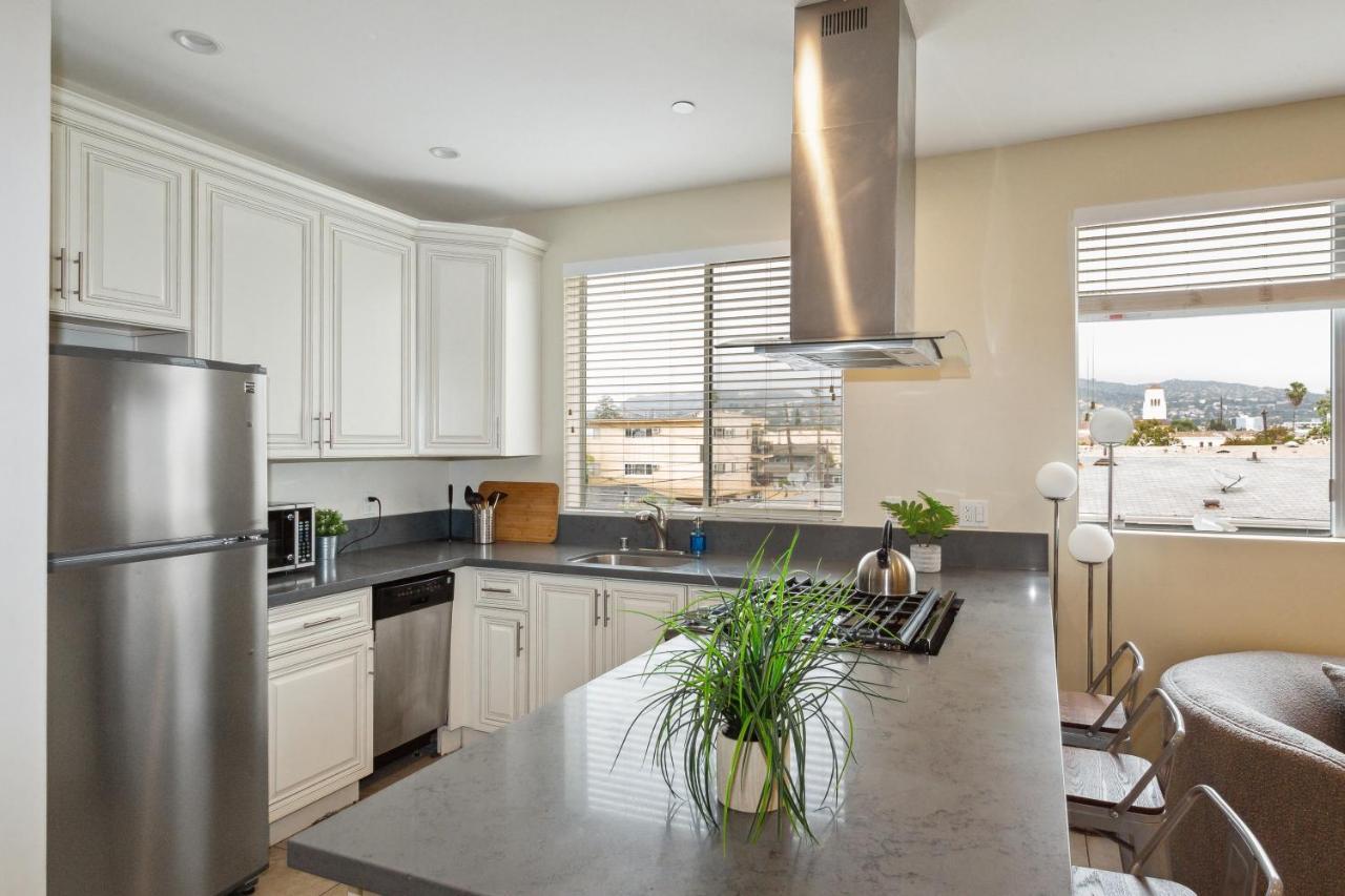 Gold Point Hollywood Apartment Los Angeles
