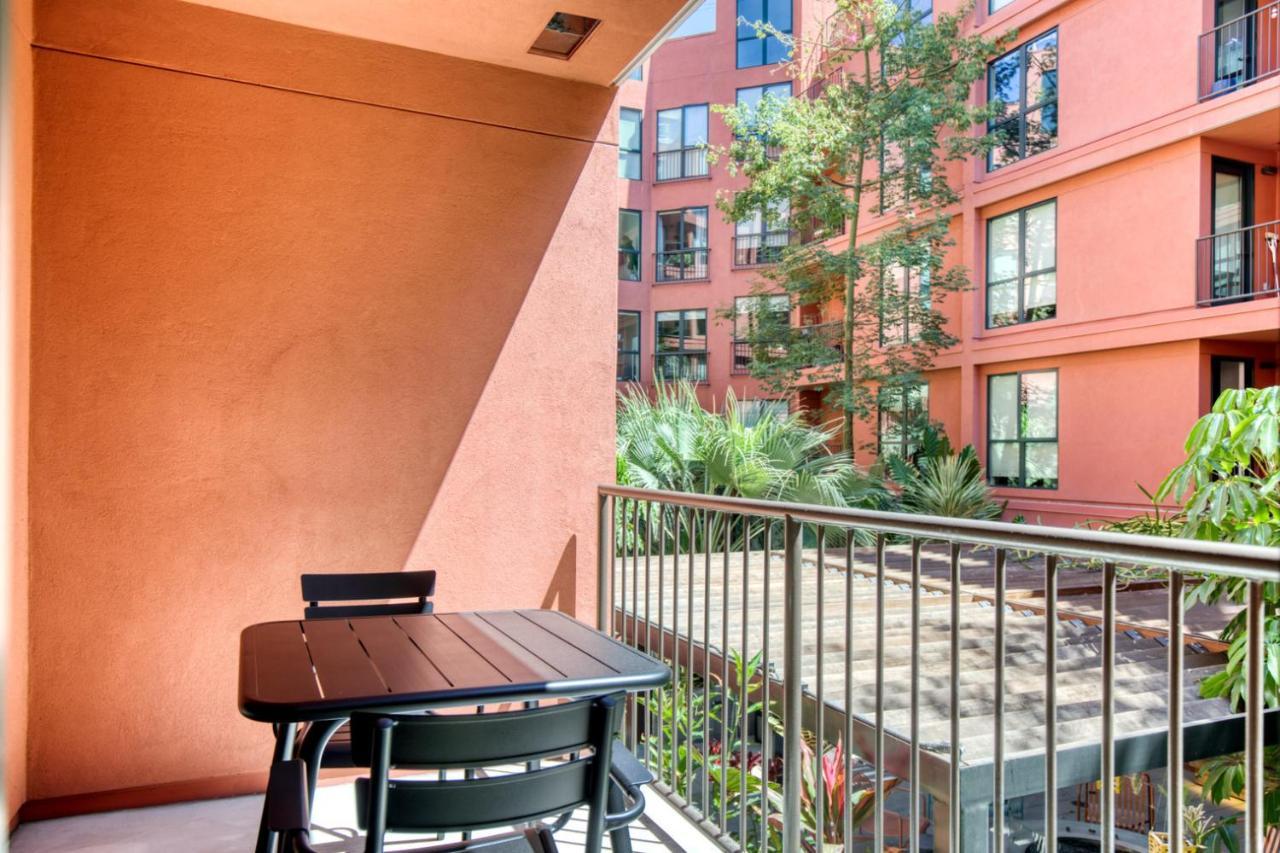 Hollywood W Gym Pool Bbq Nr Metro Lax-848 *