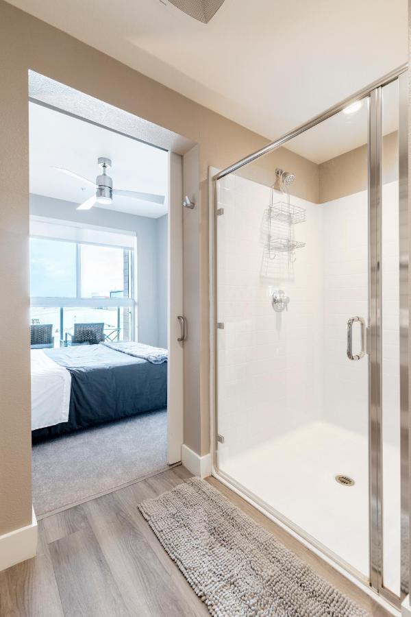 2br New Construction Modern Luxury Views, Pool & Patio Apartment Los Angeles