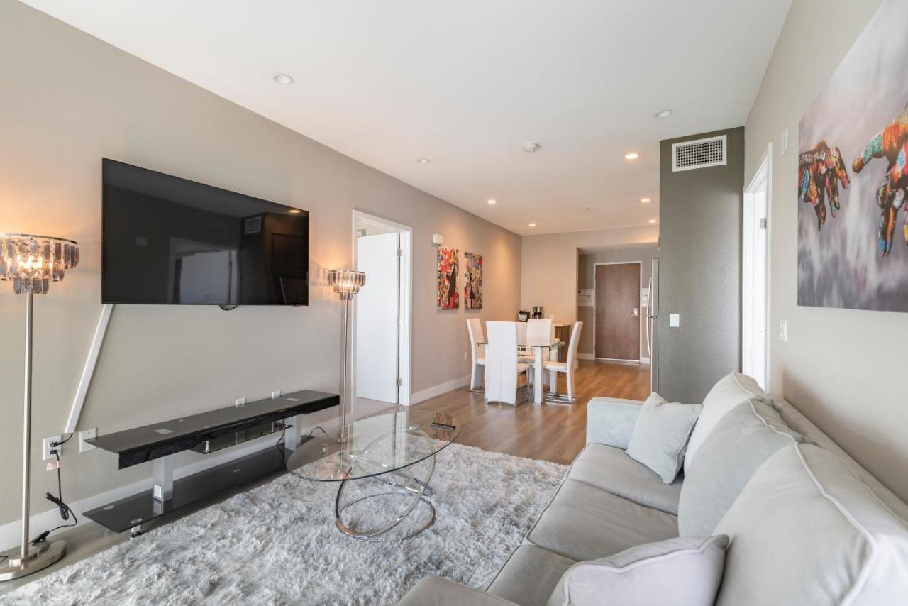 2br New Construction Modern Luxury Views, Pool & Patio Apartment