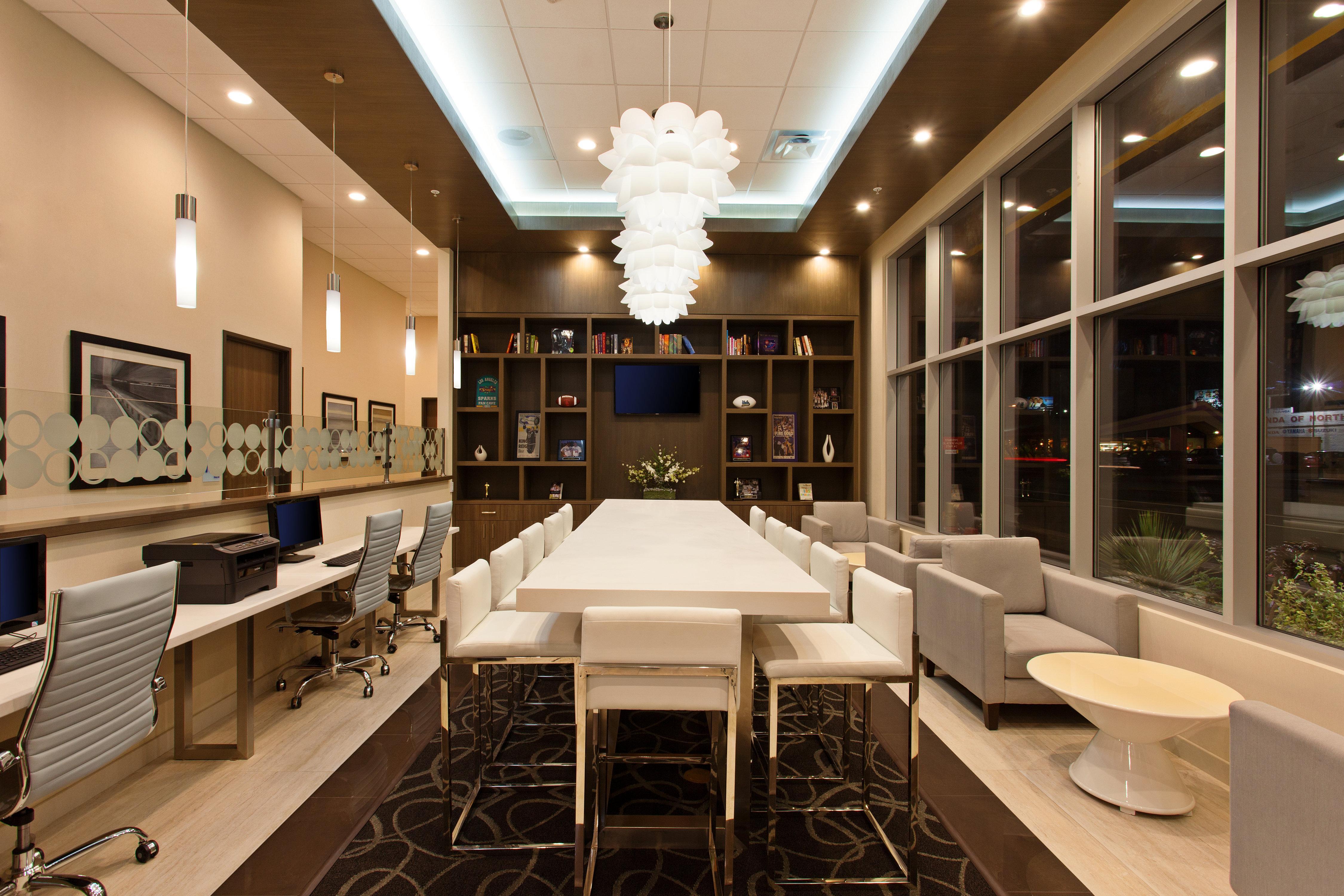 Express North Hollywood - Burbank Area By Ihg Hotel 3*