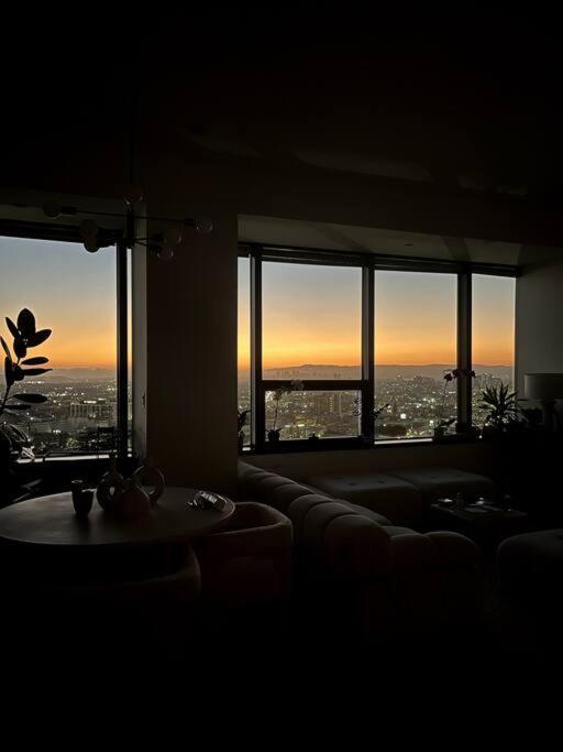 Luxury Highrise Downtown La Apartment *
