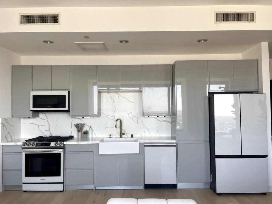 Luxury Highrise Downtown La