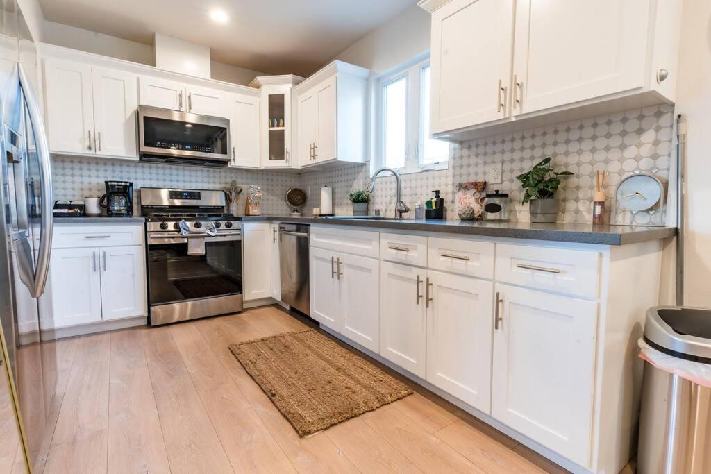 Calm & Cozy 2 Bedroom Townhome 10 Min From Universal Apartment *