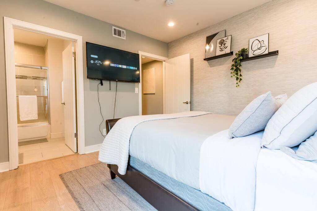 Calm & Cozy 2 Bedroom Townhome 10 Min From Universal Los Angeles