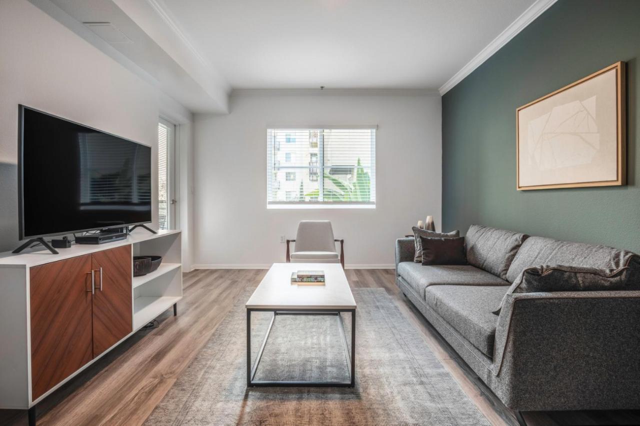Hollywood 1br W Gym Pool Nr Sunset Blvd Lax-231 *
