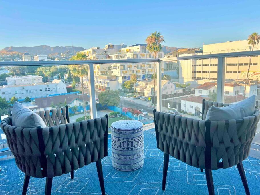 New Designer Corner Penthouse 2 Bedroom W/ 3 Beds Apartment