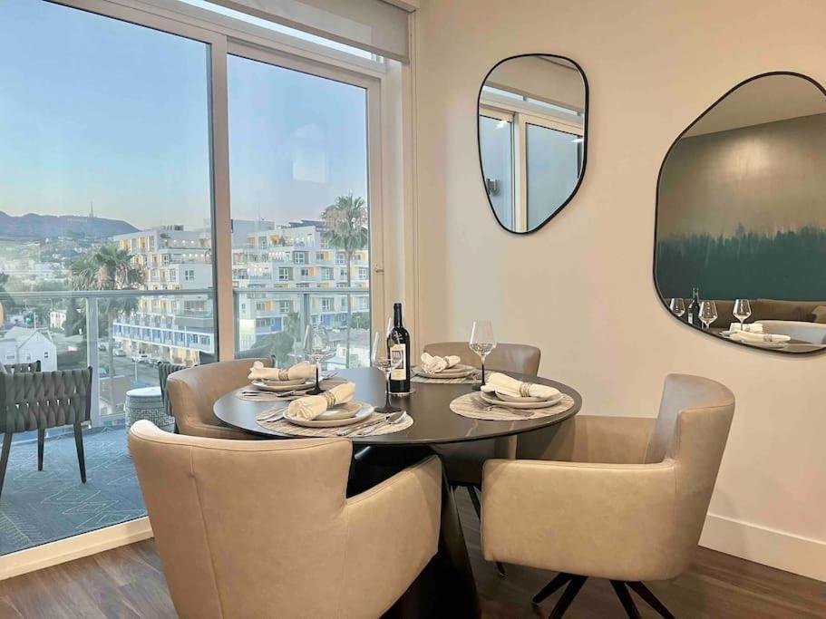 New Designer Corner Penthouse 2 Bedroom W/ 3 Beds Apartment Los Angeles