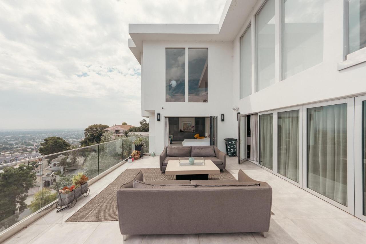 Exclusive Hillside Hideaway-private