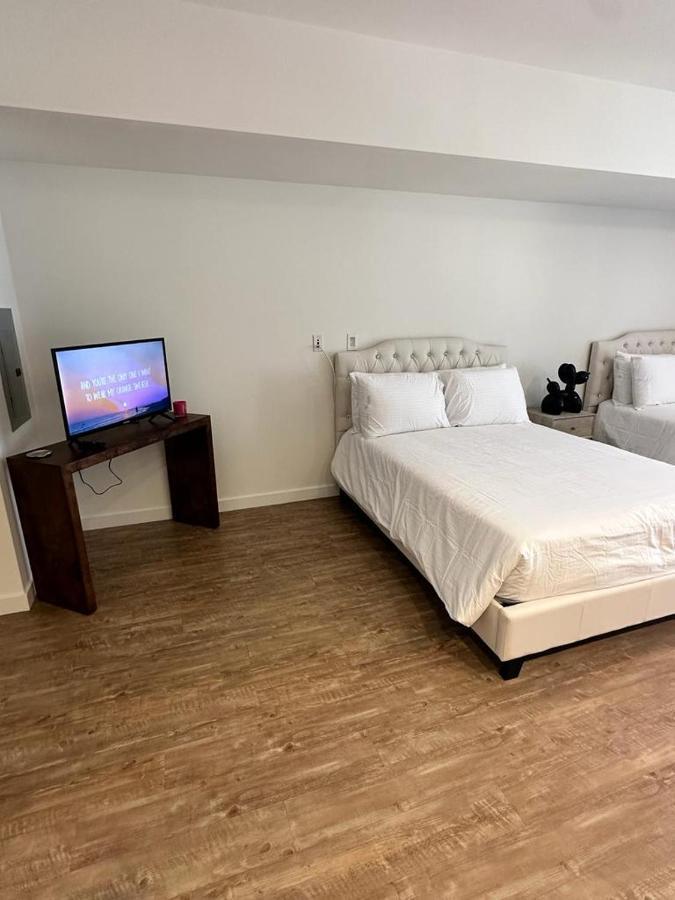 Universal 10 Min Drive Free Parking And Wifi * Los Angeles