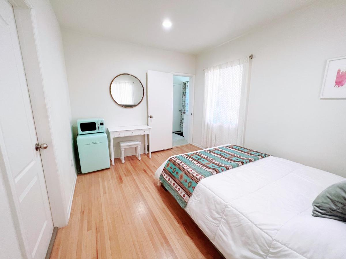 Private With En-suite Bathroom And Private Entrance In A House *
