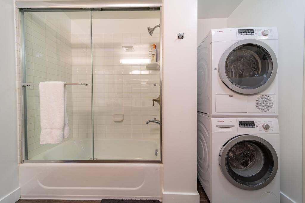 Apartment High Rise 1 Bd In Koreatown/downtown Free Parking