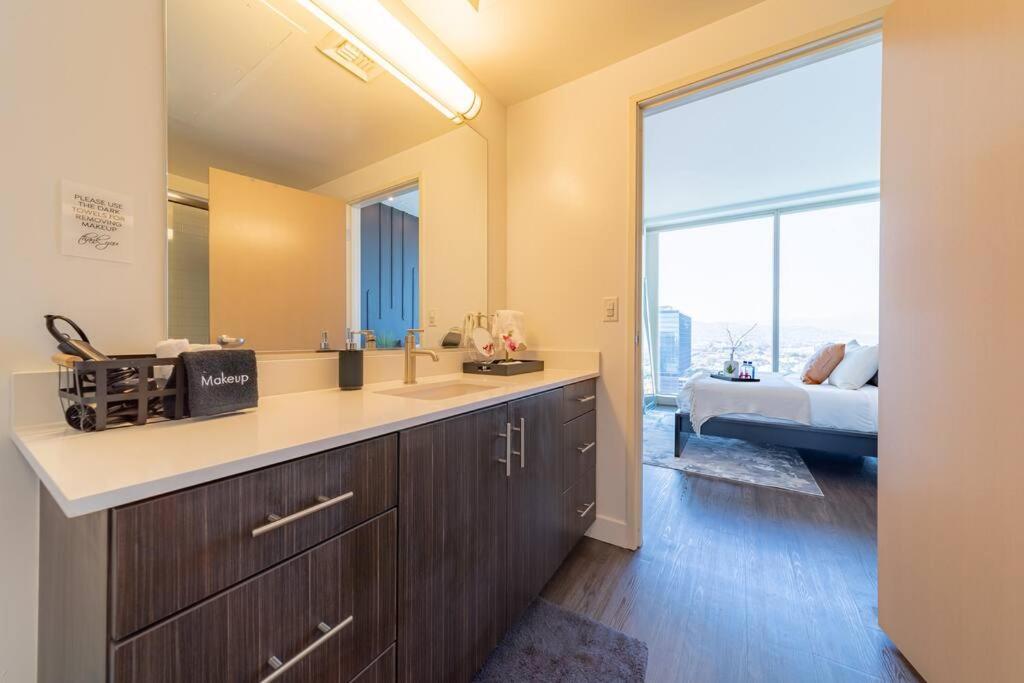 Apartment High Rise 1 Bd In Koreatown/downtown Free Parking *