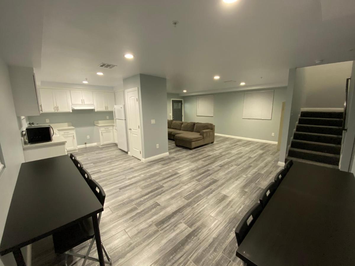 Modern Paying Onsite * Los Angeles