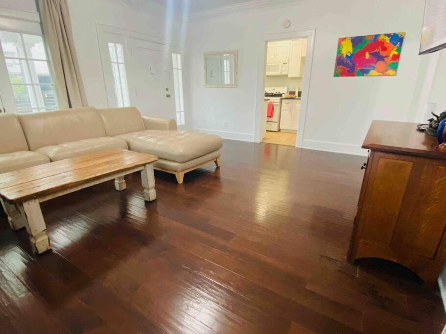 Stylish Gated 1,000sq Ft 1br + Bonus Br In Weho Private Designated Garage Los Angeles
