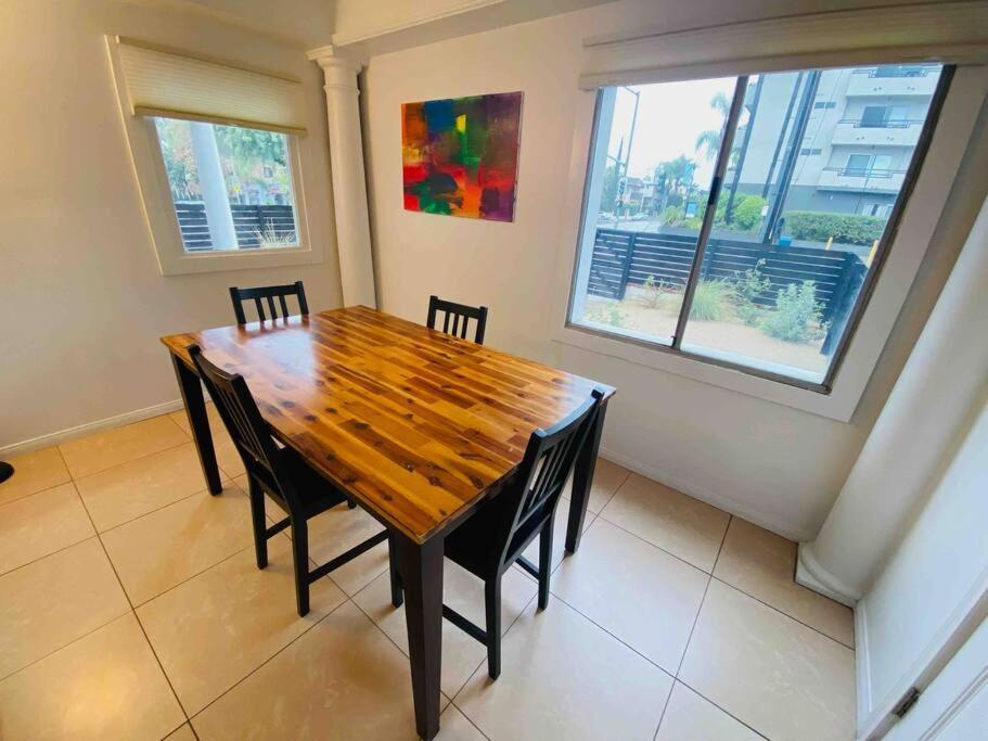 Stylish Gated 1,000sq Ft 1br + Bonus Br In Weho Private Designated Garage *
