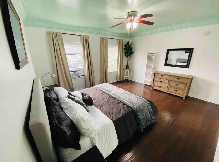 Stylish Gated 1,000sq Ft 1br + Bonus Br In Weho Private Designated Garage Los Angeles