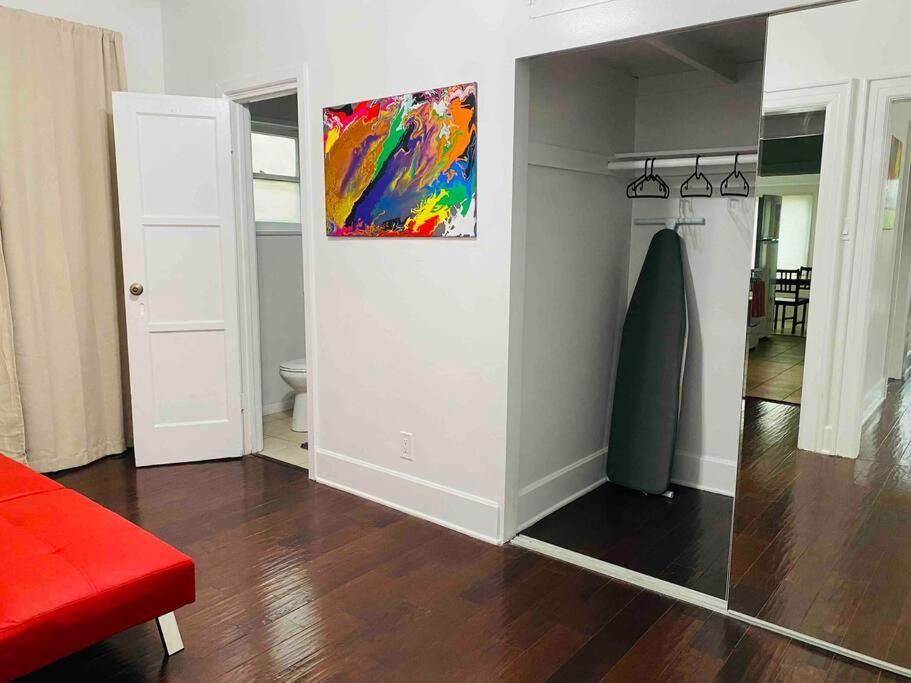 Stylish Gated 1,000sq Ft 1br + Bonus Br In Weho Private Designated Garage