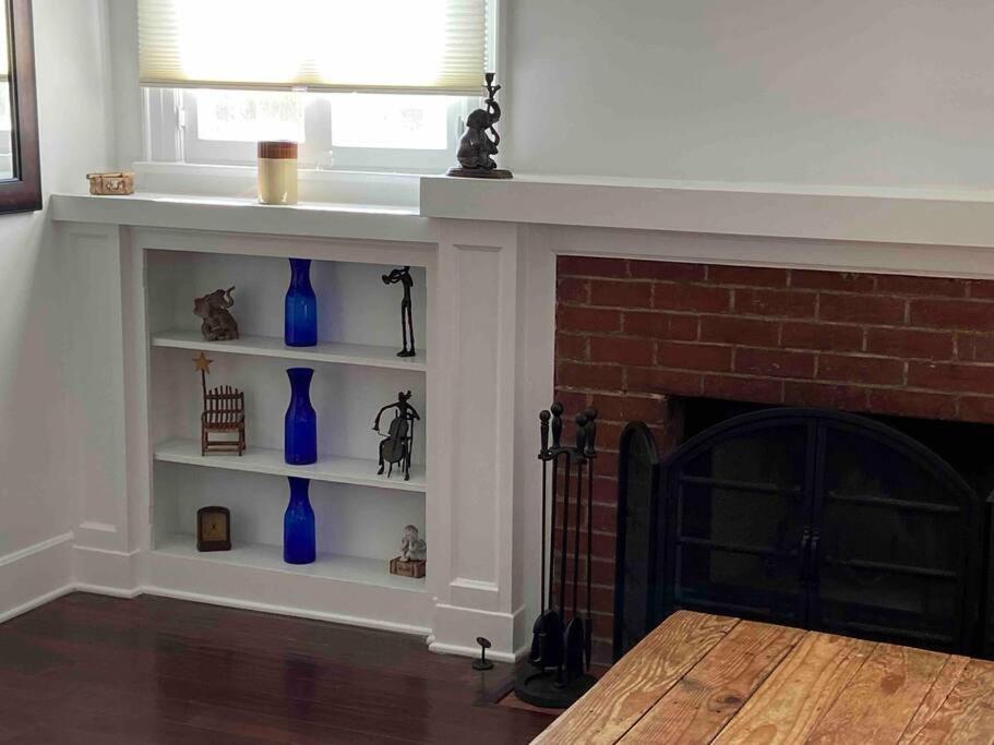 Stylish Gated 1,000sq Ft 1br + Bonus Br In Weho Private Designated Garage *