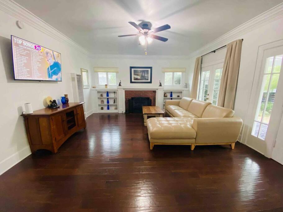 Stylish Gated 1,000sq Ft 1br + Bonus Br In Weho Private Designated Garage * Los Angeles
