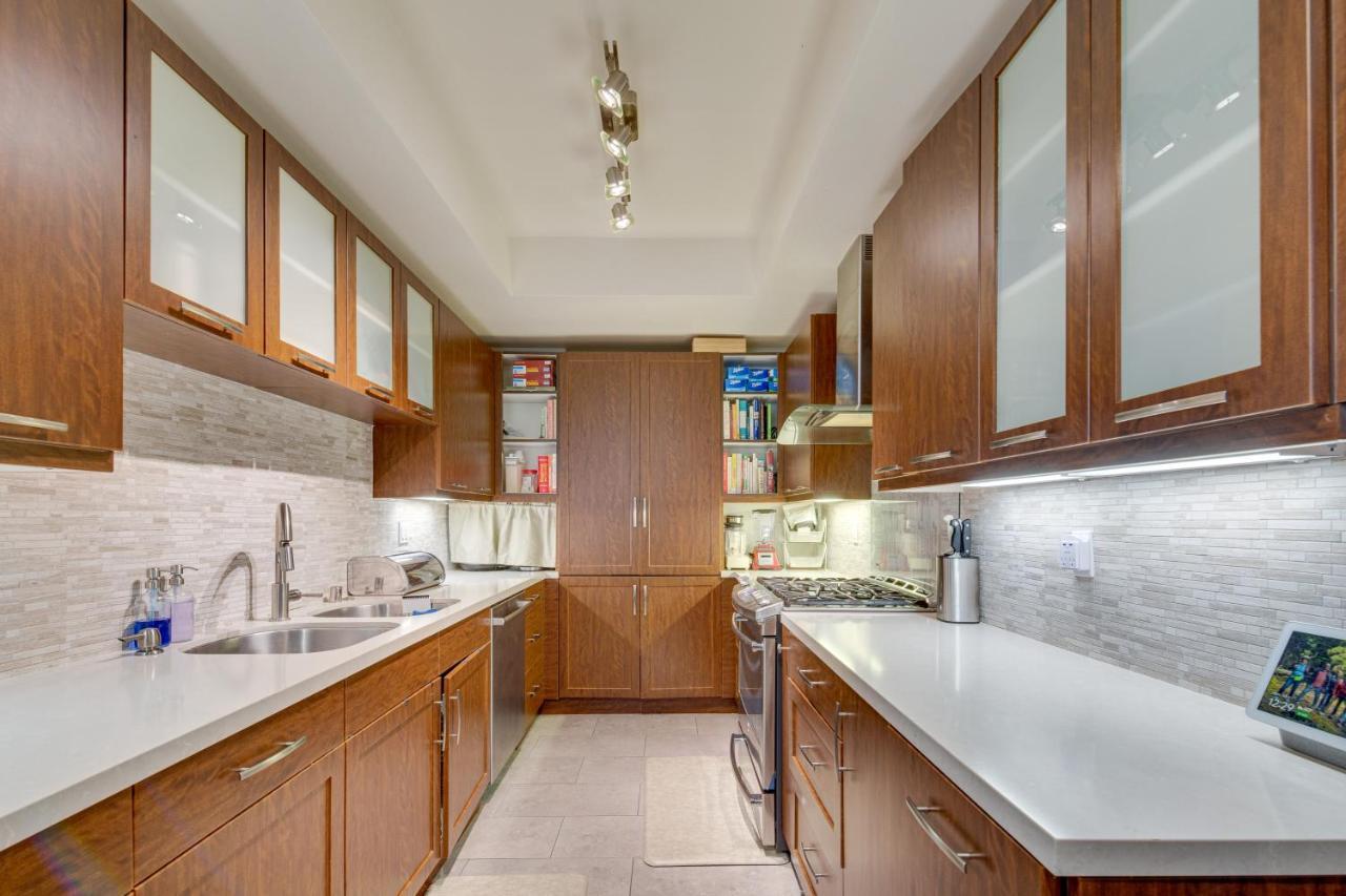 Modern Beverly Hills Townhome 5 Mi To Hollywood! Holiday home