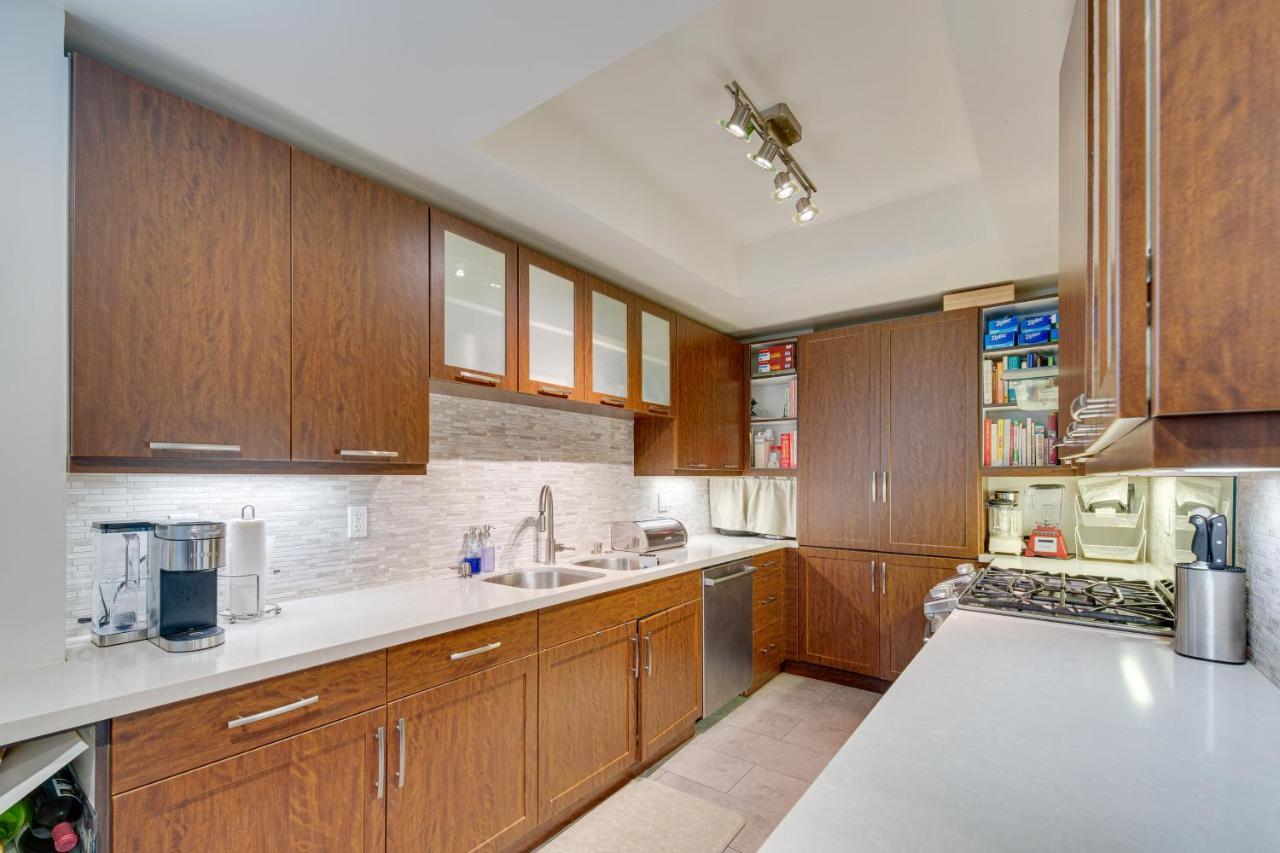 Modern Beverly Hills Townhome 5 Mi To Hollywood! Holiday home Los Angeles