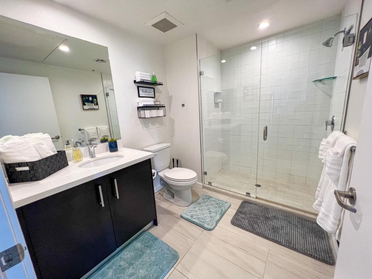 Luxury Downtown Penthouse With Skyline Views Bed & Breakfast *