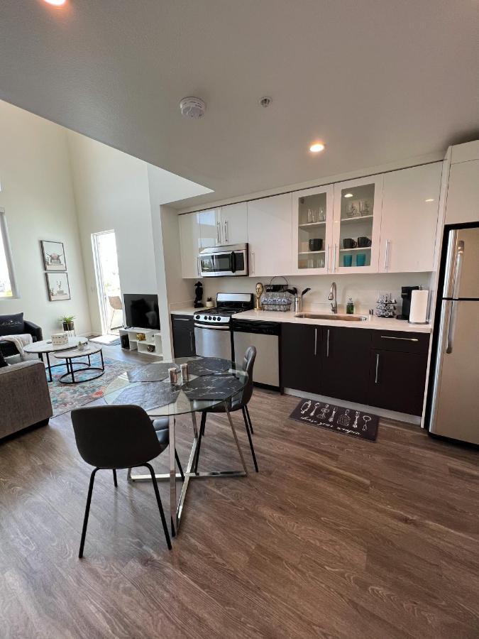 Luxury Downtown Penthouse With Skyline Views Bed & Breakfast