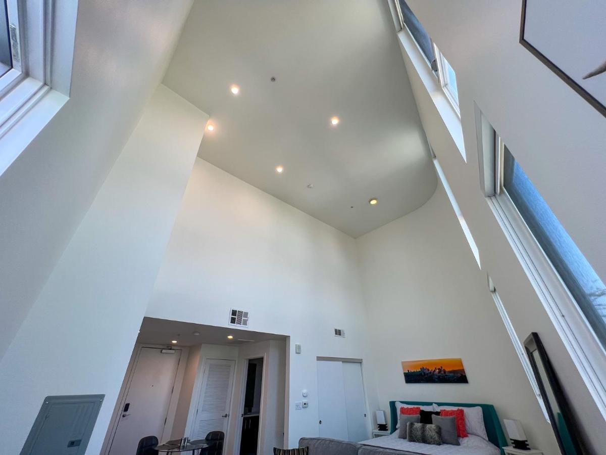 Downtown Angeles Skyline Balcony View Modern Penthouse Aparthotel