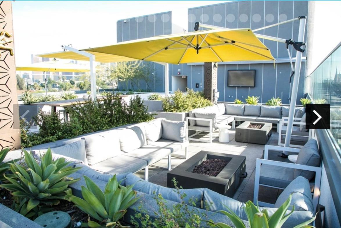Luxury Downtown Penthouse With Skyline Views *