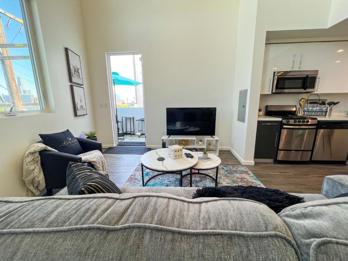 Downtown Angeles Skyline Balcony View Modern Penthouse Aparthotel *