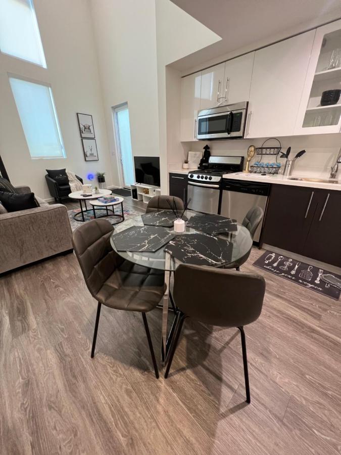 Luxury Downtown Penthouse With Skyline Views *