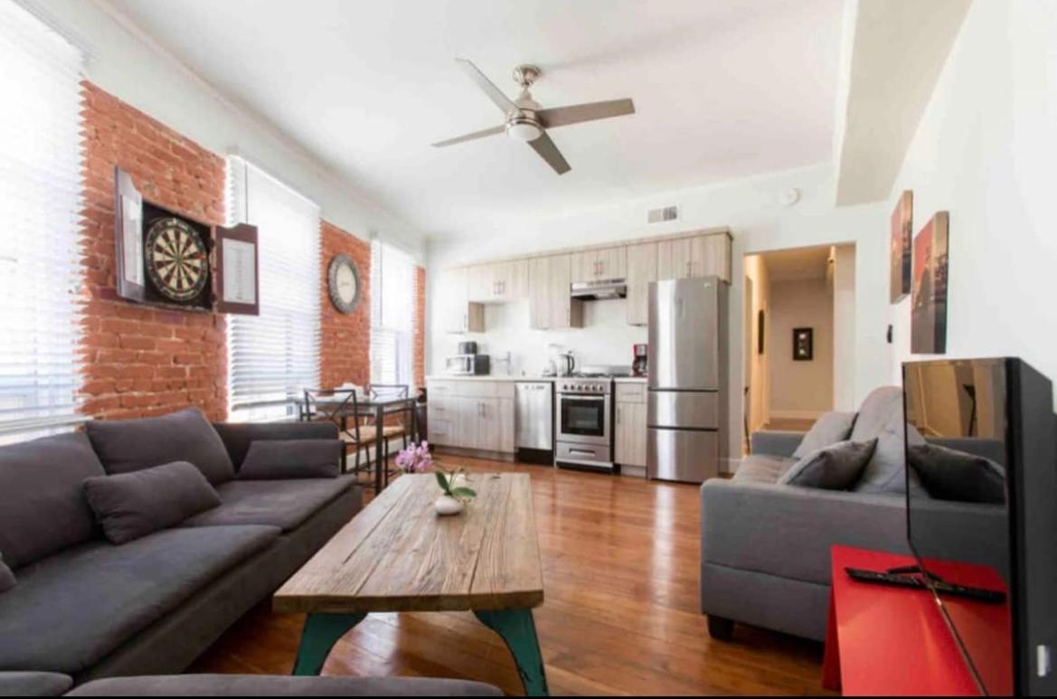 2 Bedroom Unit In Hollywood *