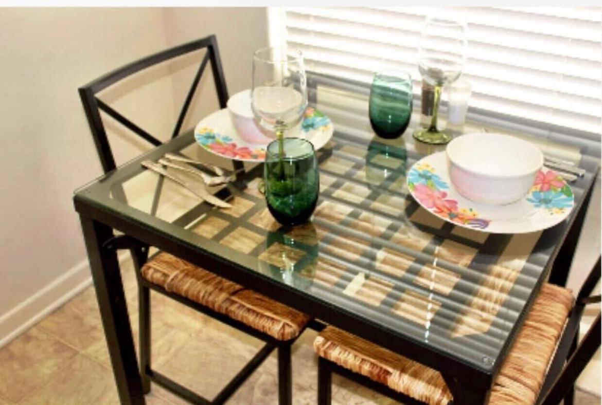2 Bedroom Unit In Hollywood *