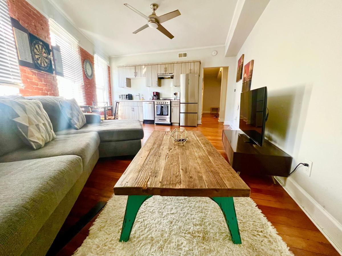 2 Bedroom Unit In Hollywood