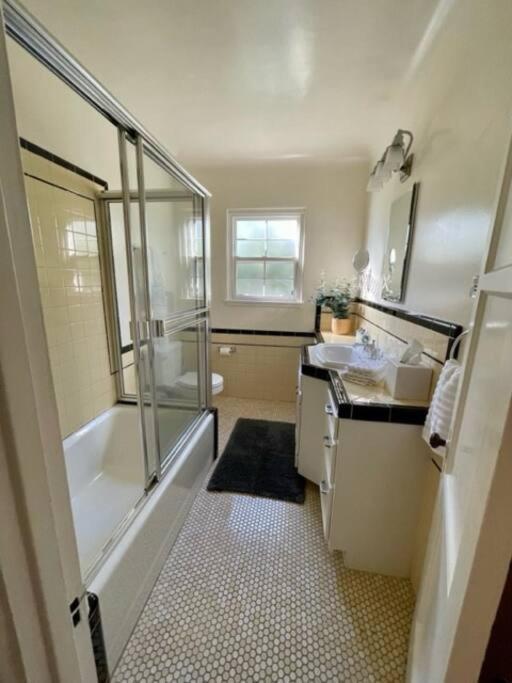 Apartment 1 Bedroom House In Beverlywood/carthay Square *