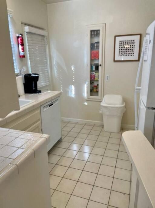1 Bedroom House In Beverlywood/carthay Square Apartment Los Angeles