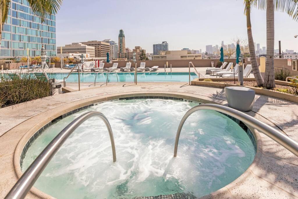 Apartment Gorgeous Luxury High Rise W/prvt Parking Los Angeles