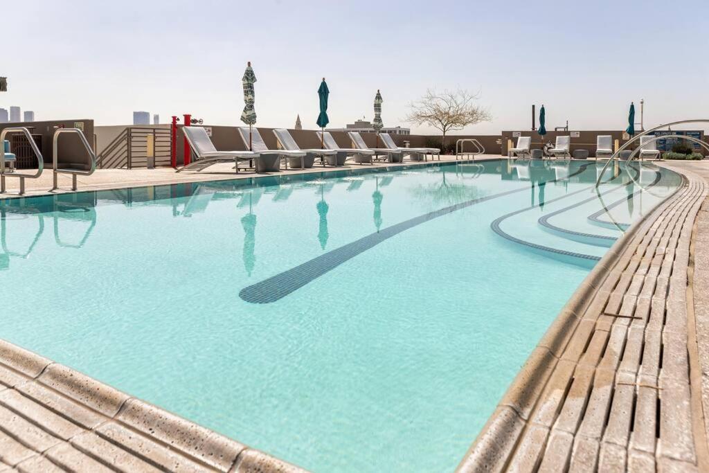 Gorgeous Luxury High Rise W/prvt Parking Apartment Los Angeles