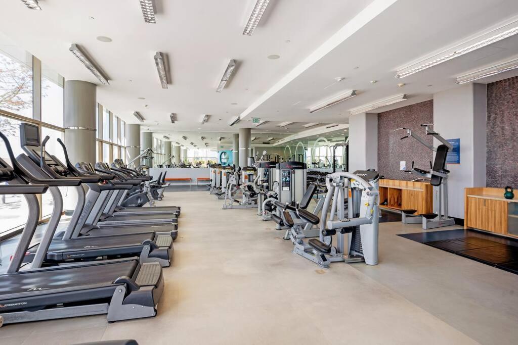 Gorgeous Luxury High Rise W/prvt Parking Los Angeles
