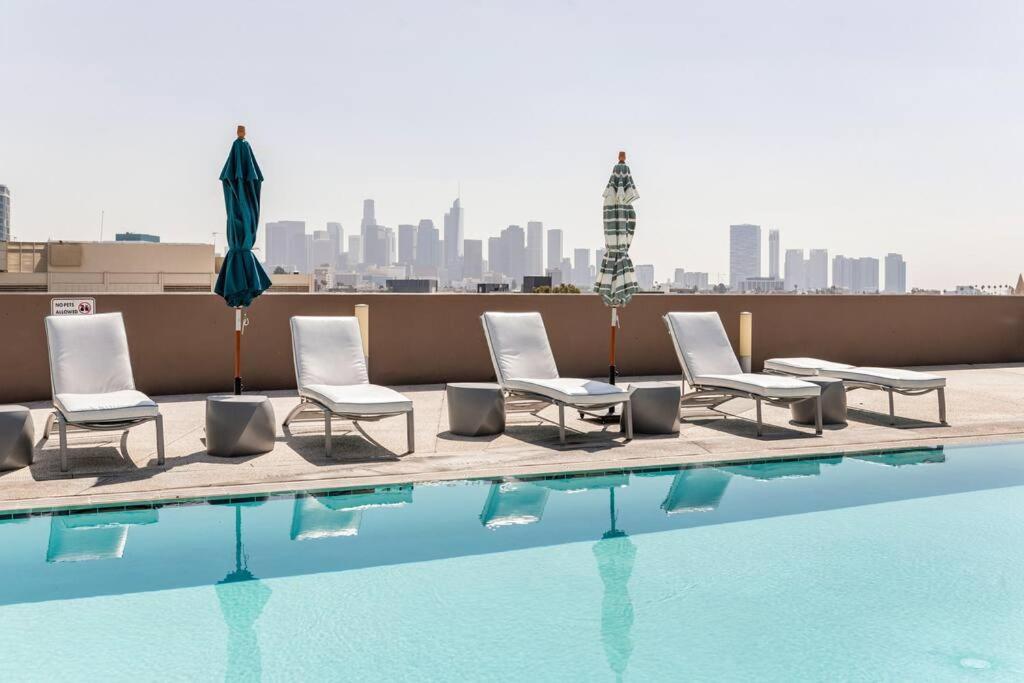 Gorgeous Luxury High Rise W/prvt Parking Apartment Los Angeles