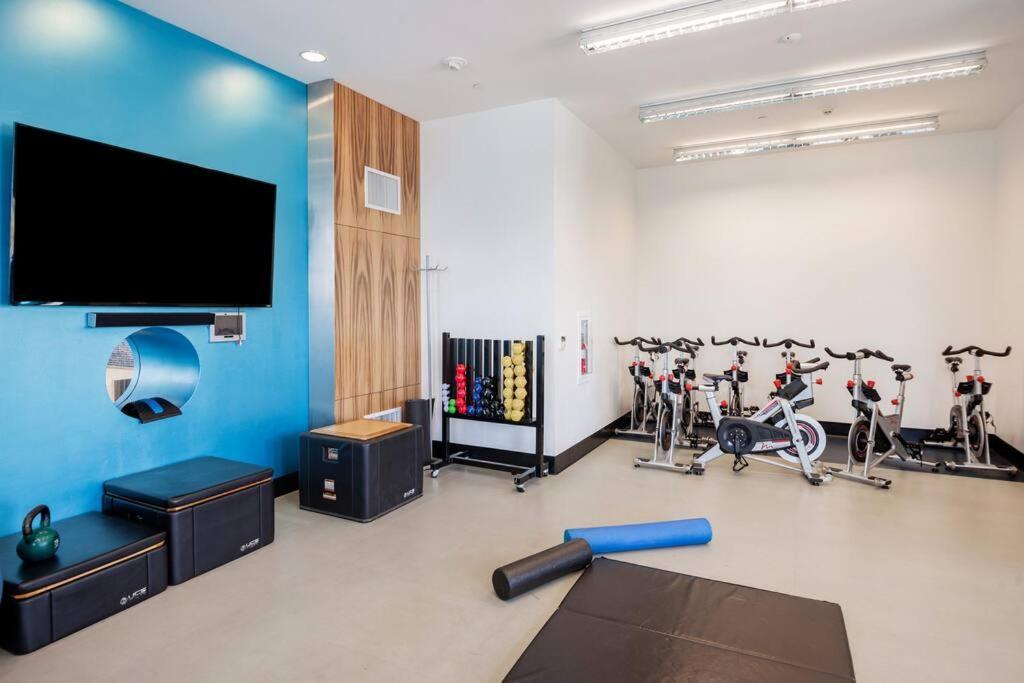 Gorgeous Luxury High Rise W/prvt Parking Los Angeles