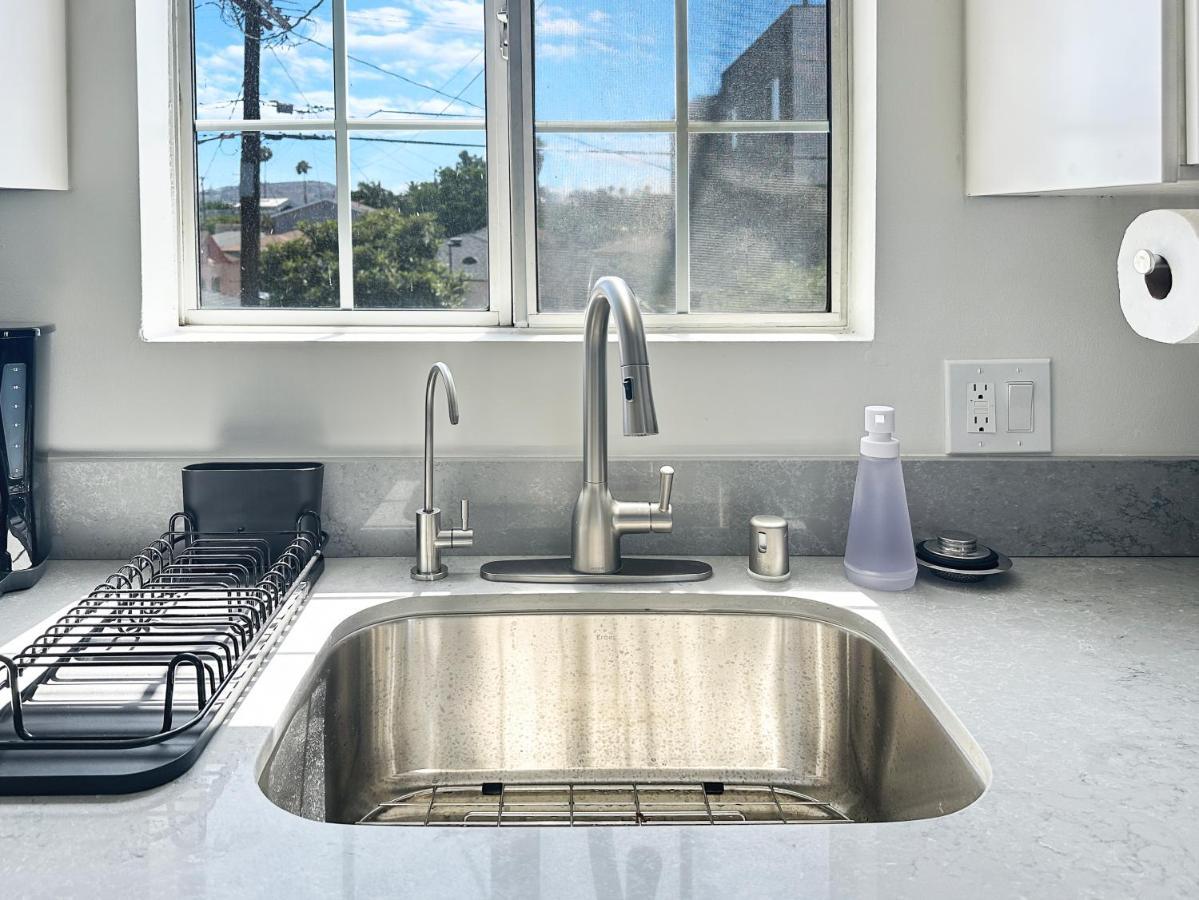 Apartment Digital Nomads Haven Fast Wi-fi And Comfortable Los Angeles