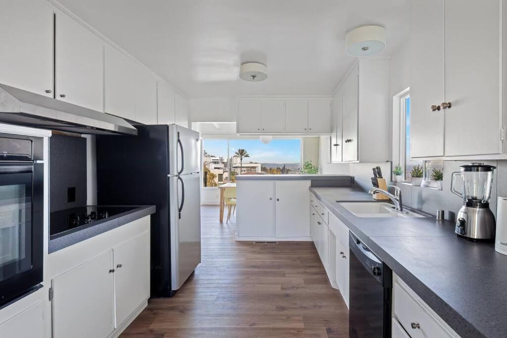 Gorgeous La Views Hollywood Hills Holiday home *