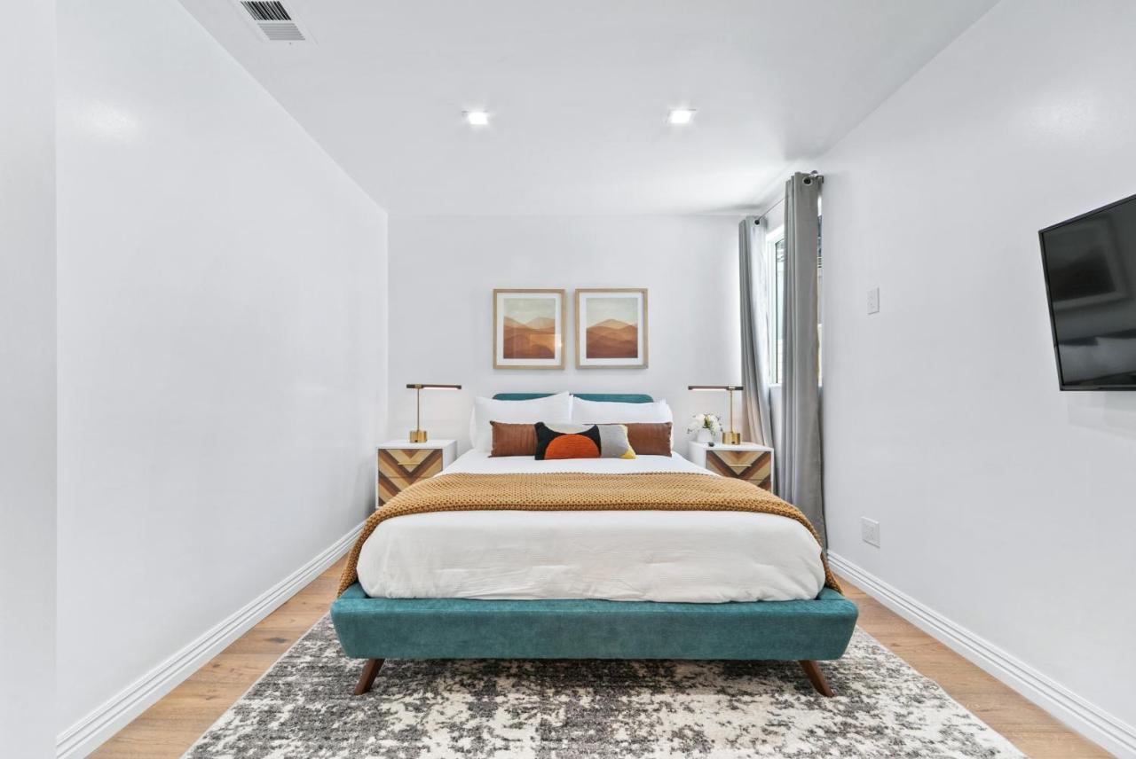 Acomodação com café da manhã  Contemporary With Pool Sleeps 10