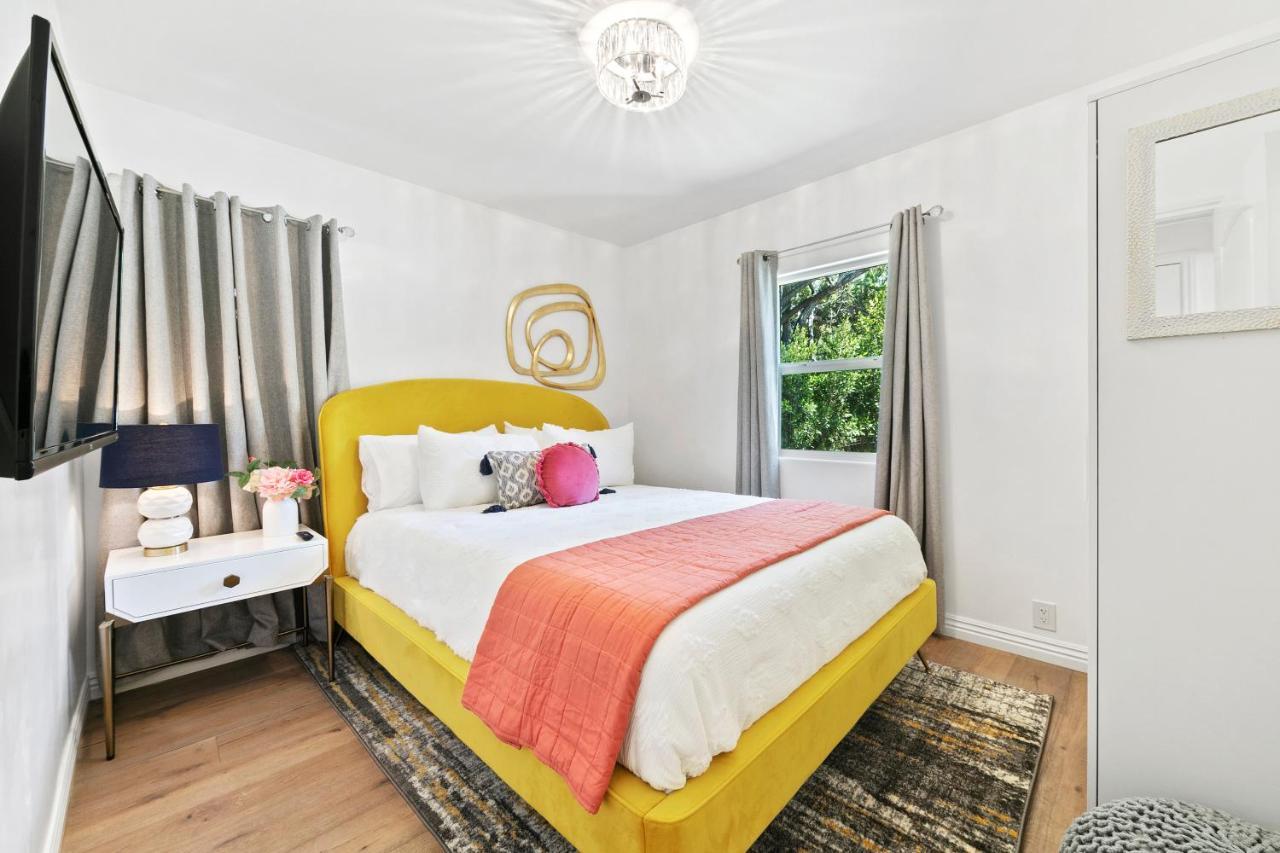 Contemporary With Pool Sleeps 10 * Los Angeles